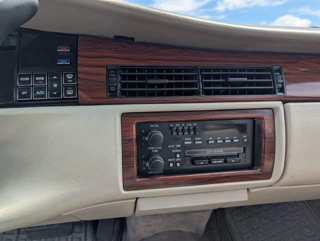 Used 1995 Cadillac De Ville Sedan FWD image 11