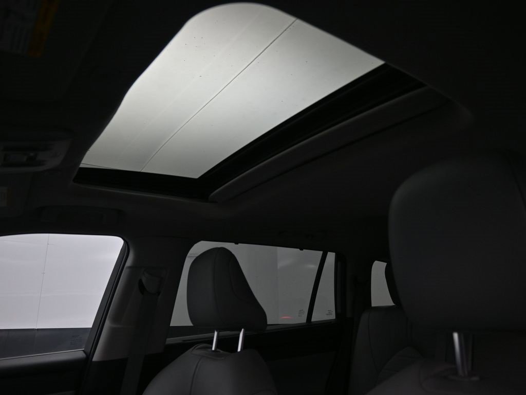 Used 2023 Toyota Highlander XLE image 24