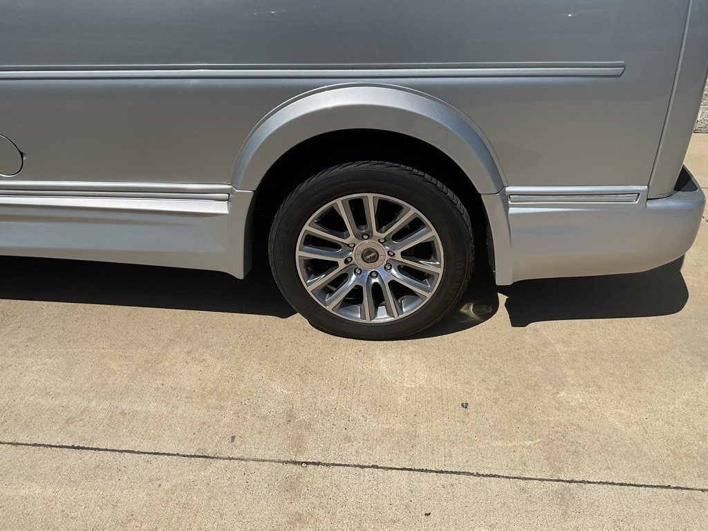 Used 2019 GMC Savana 2500 Extended image 6