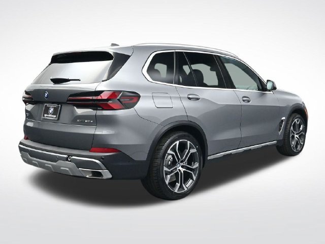 New 2026 BMW X5 xDrive50e w/ Premium Package AWD/4WD image 4