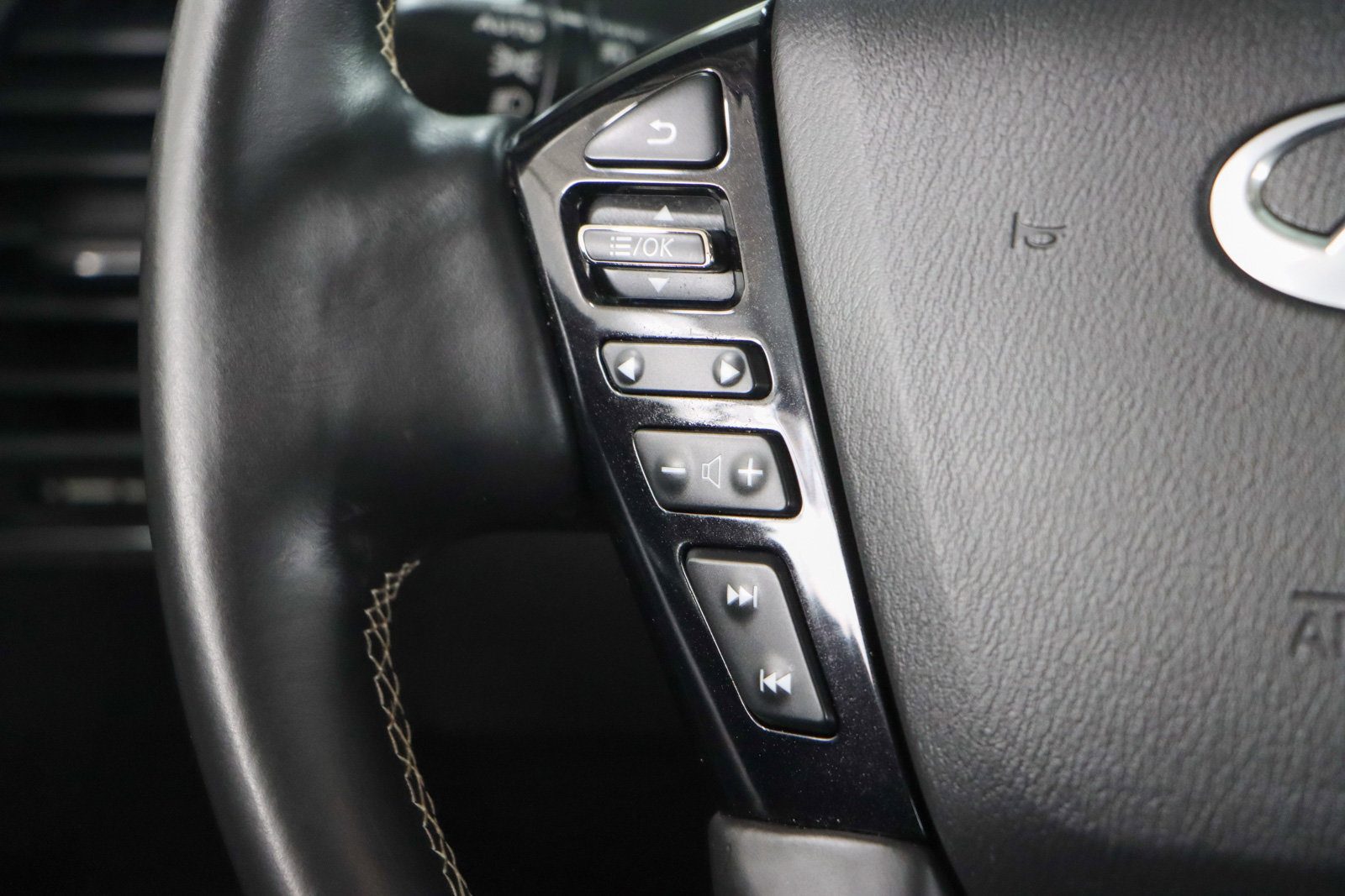 Used 2023 INFINITI QX80 Premium Select w/ Cargo Package image 14