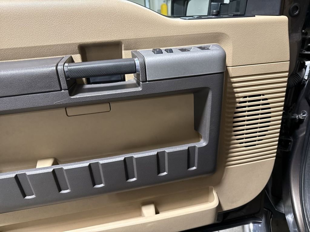 Used 2015 Ford F250 Lariat w/ Lariat Interior Package image 20