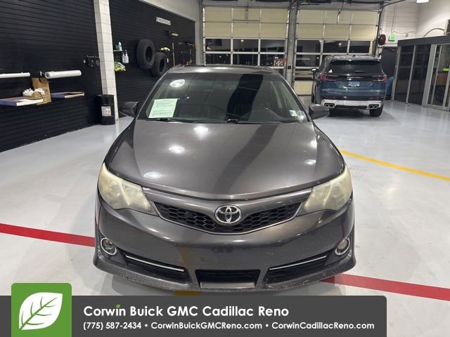 Used 2014 Toyota Camry SE w/ Moonroof Package image 3
