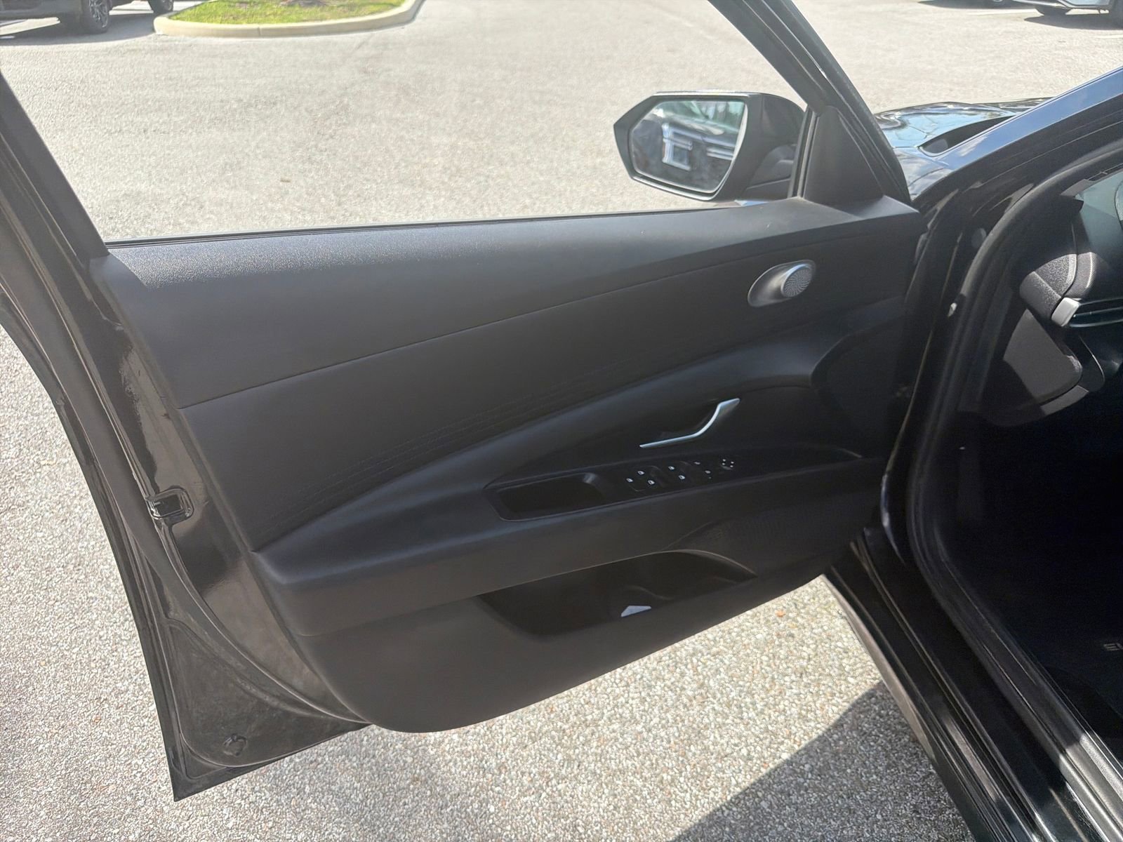 Used 2021 Hyundai Elantra SE w/ Preferred Accessory Package image 14