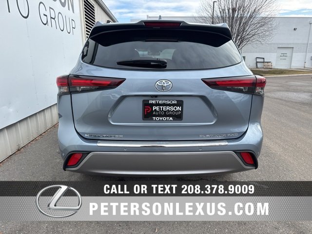 Used 2024 Toyota Highlander Platinum image 4