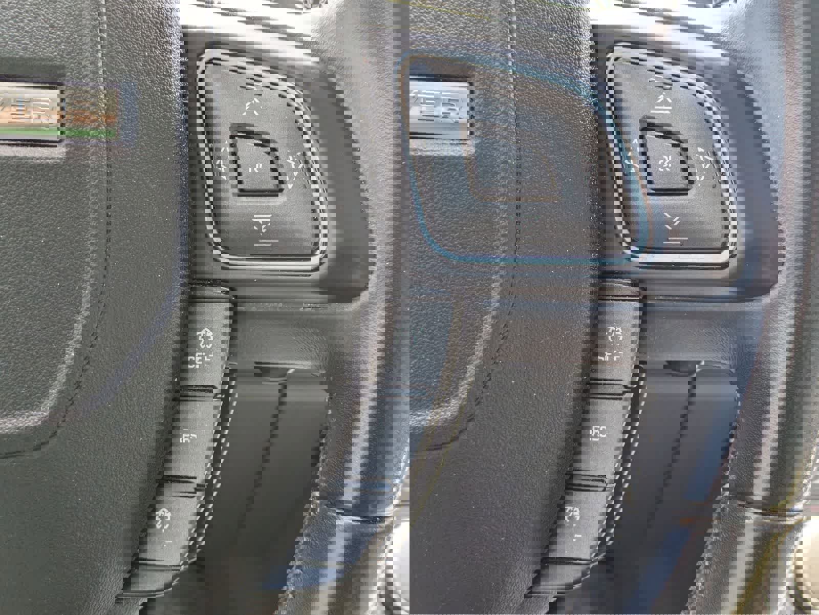 Used 2019 Land Rover Range Rover Evoque SE Premium image 9