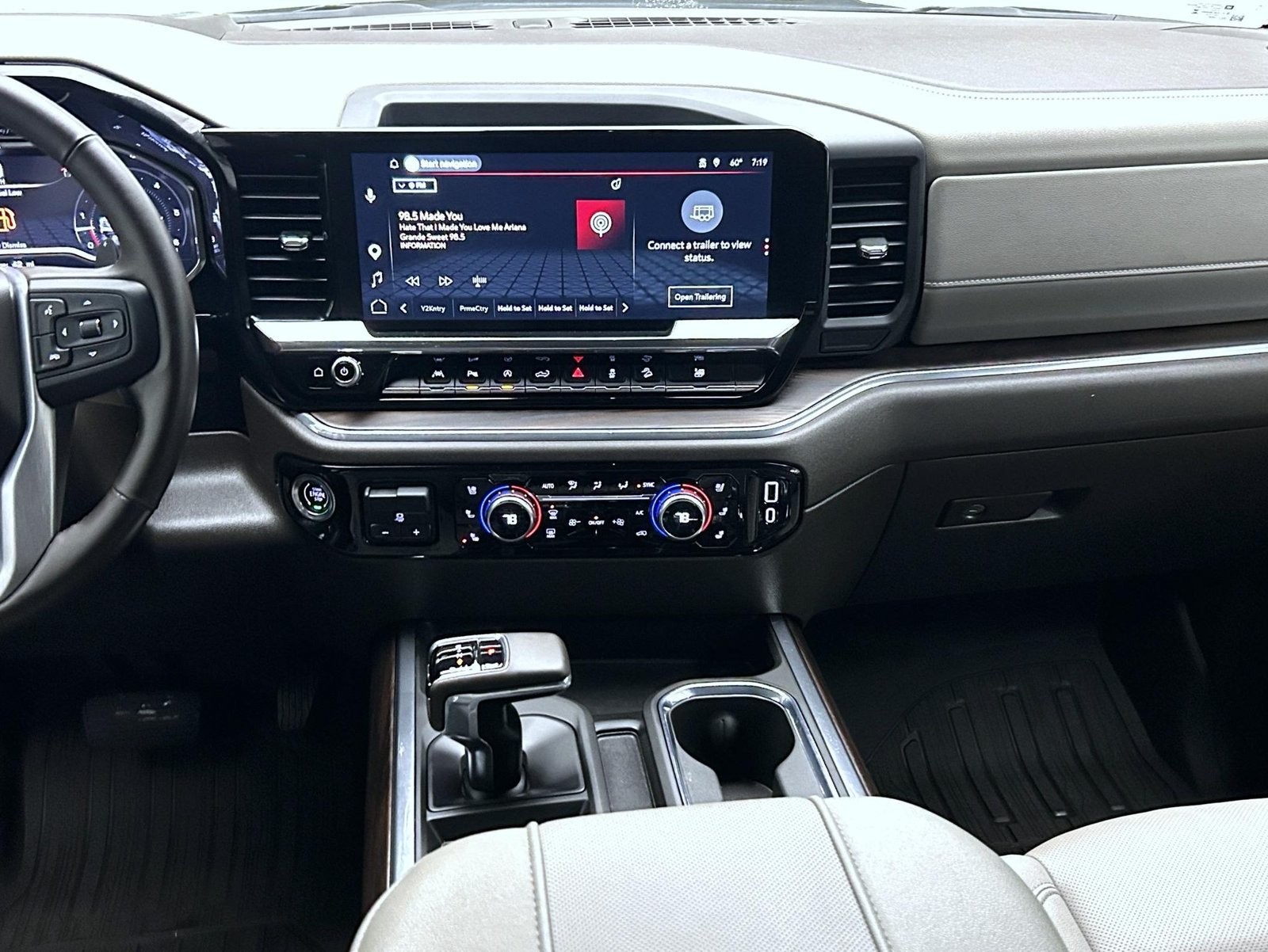 Used 2025 GMC Sierra 1500 SLT w/ SLT Premium Package AWD/4WD image 13