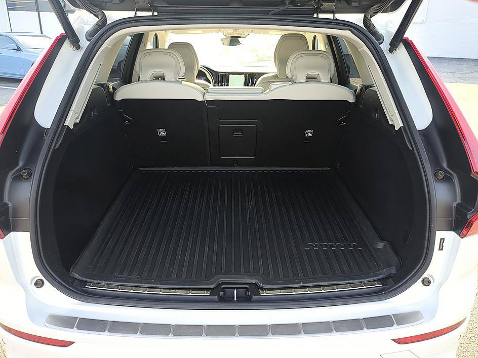 Used 2023 Volvo XC60 B5 Plus w/ Climate Package FWD image 32