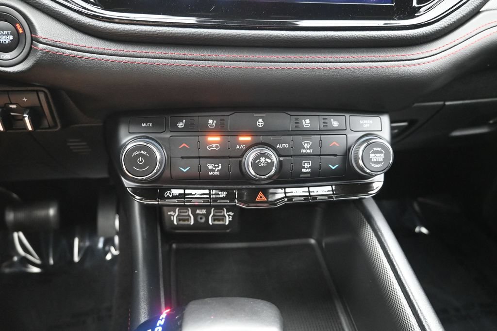 Used 2024 Dodge Durango GT RWD image 18