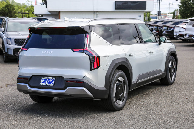 New 2024 Kia EV9 Wind AWD/4WD image 9