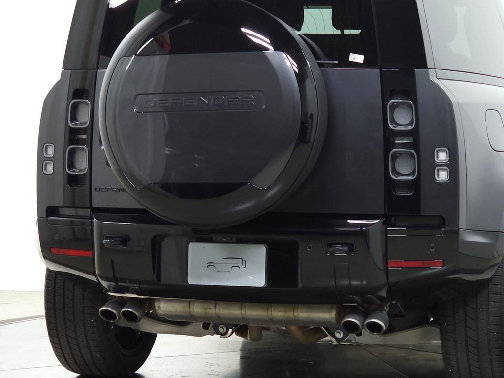 Used 2025 Land Rover Defender 90 V8 AWD/4WD image 7