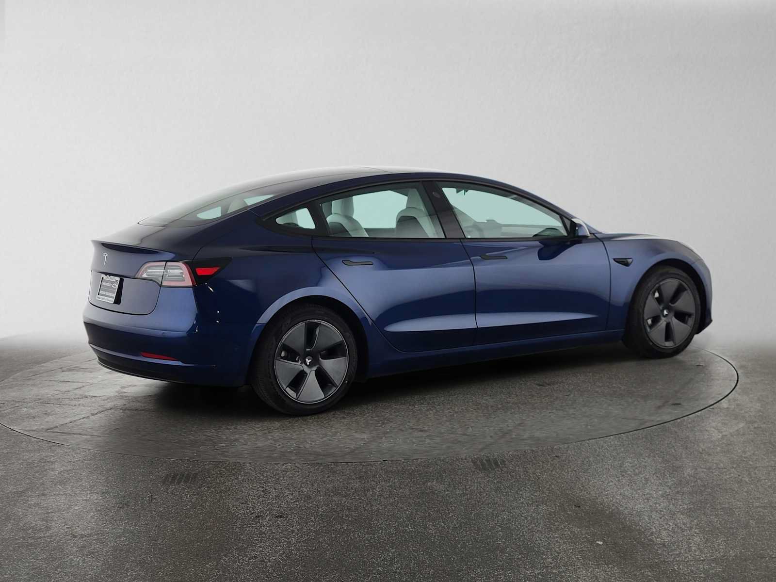 Used 2021 Tesla Model 3 Standard Range Plus RWD image 3