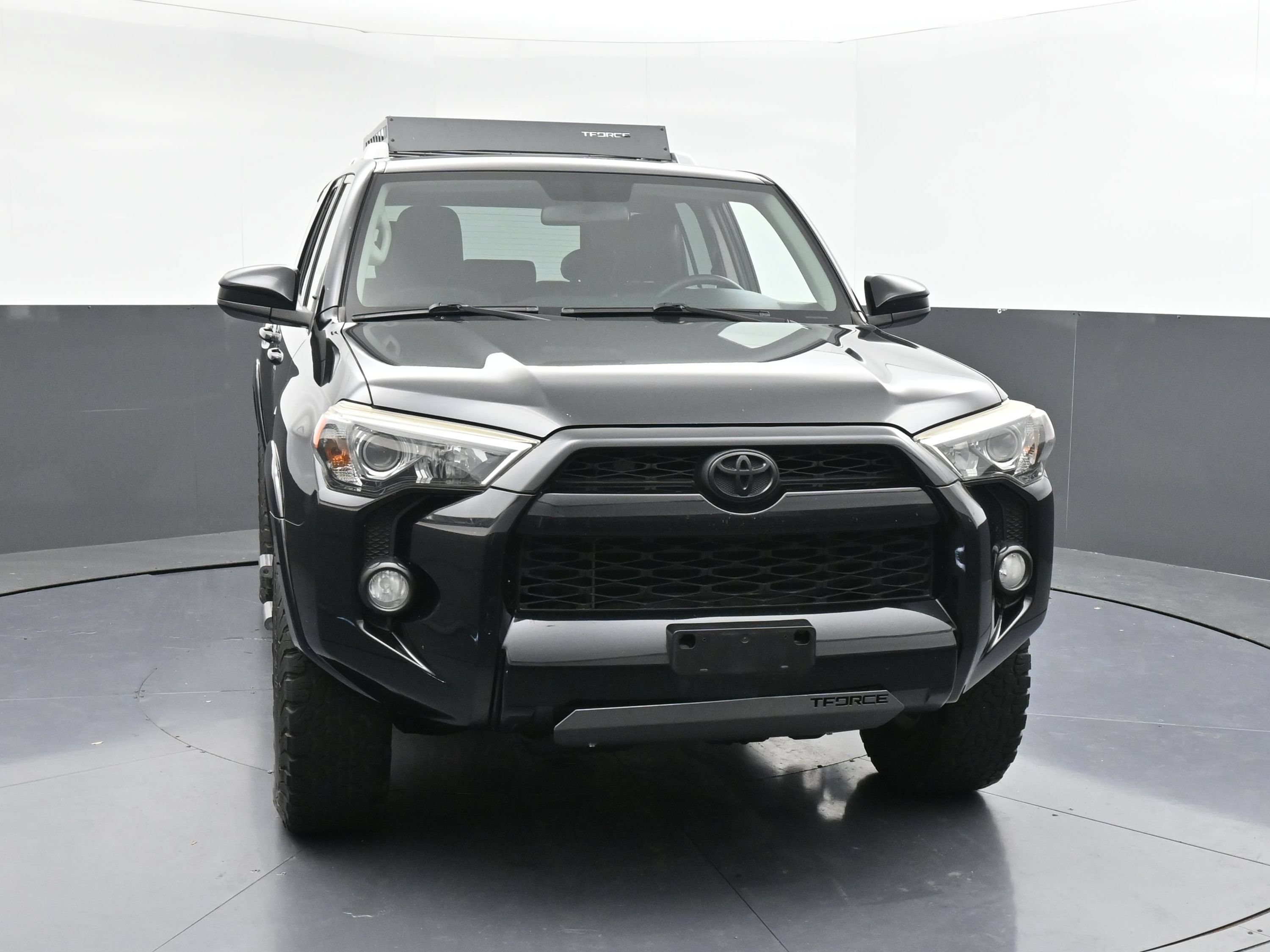 Used 2017 Toyota 4Runner SR5 AWD/4WD image 2