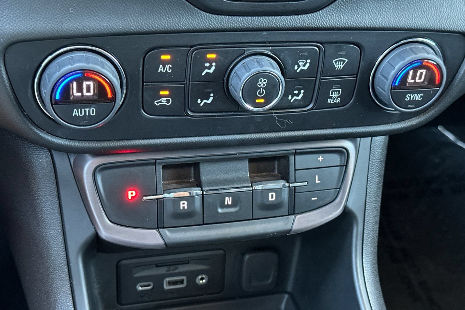 Certified 2022 GMC Terrain AT4 w/ Infotainment Package II AWD/4WD image 22