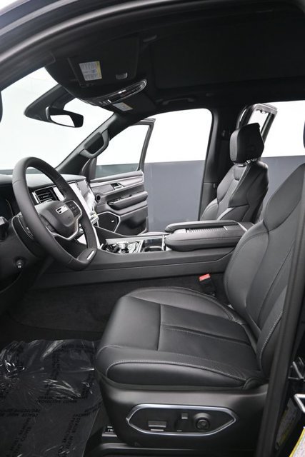 New 2026 Jeep Grand Wagoneer L Limited AWD/4WD image 7