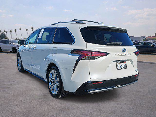 Used 2024 Toyota Sienna Platinum image 7