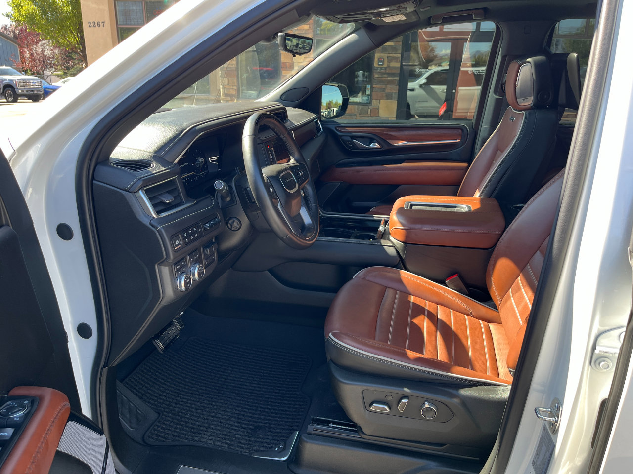 Used 2024 GMC Yukon Denali Ultimate image 4