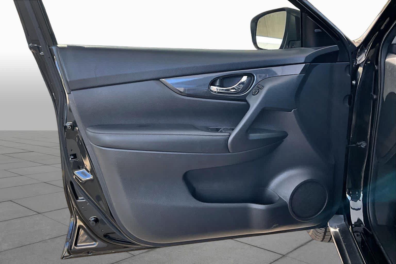 Certified 2019 Nissan Rogue SV FWD image 21