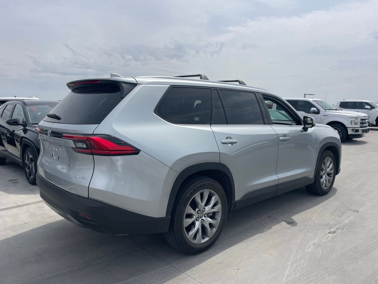 Used 2024 Toyota Grand Highlander Limited image 2