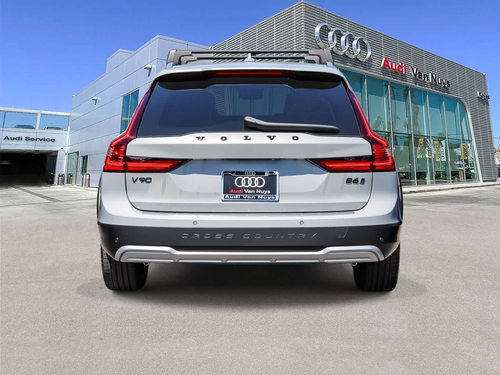 Used 2024 Volvo V90 B6 Cross Country Ultimate w/ Protection Package Premier AWD/4WD image 3
