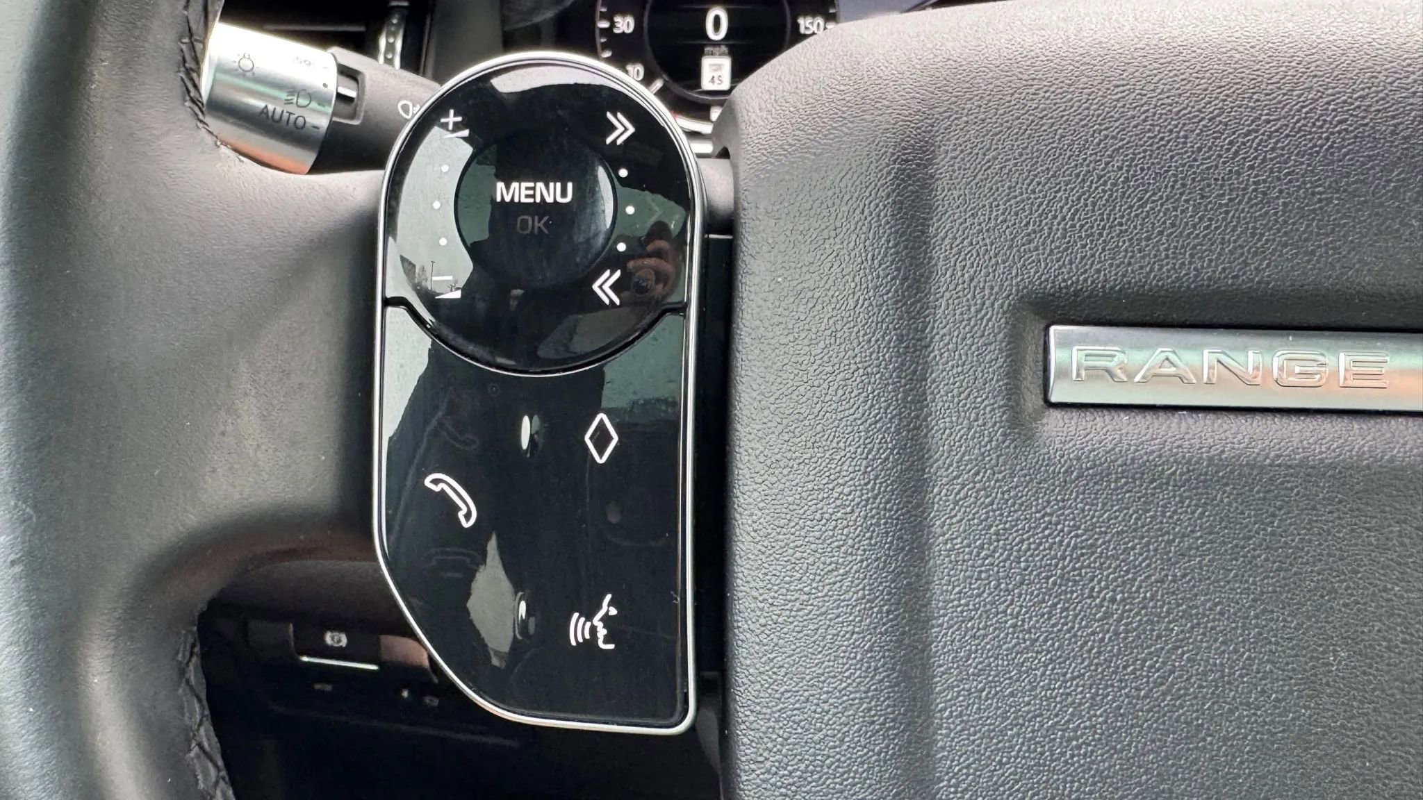 Used 2020 Land Rover Range Rover Evoque SE image 27