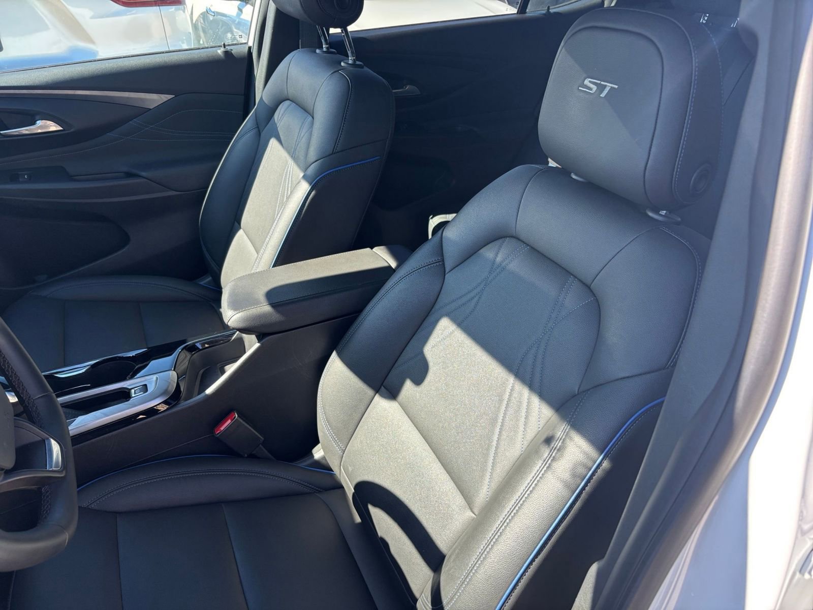 Used 2025 Buick Envista Sport Touring image 35