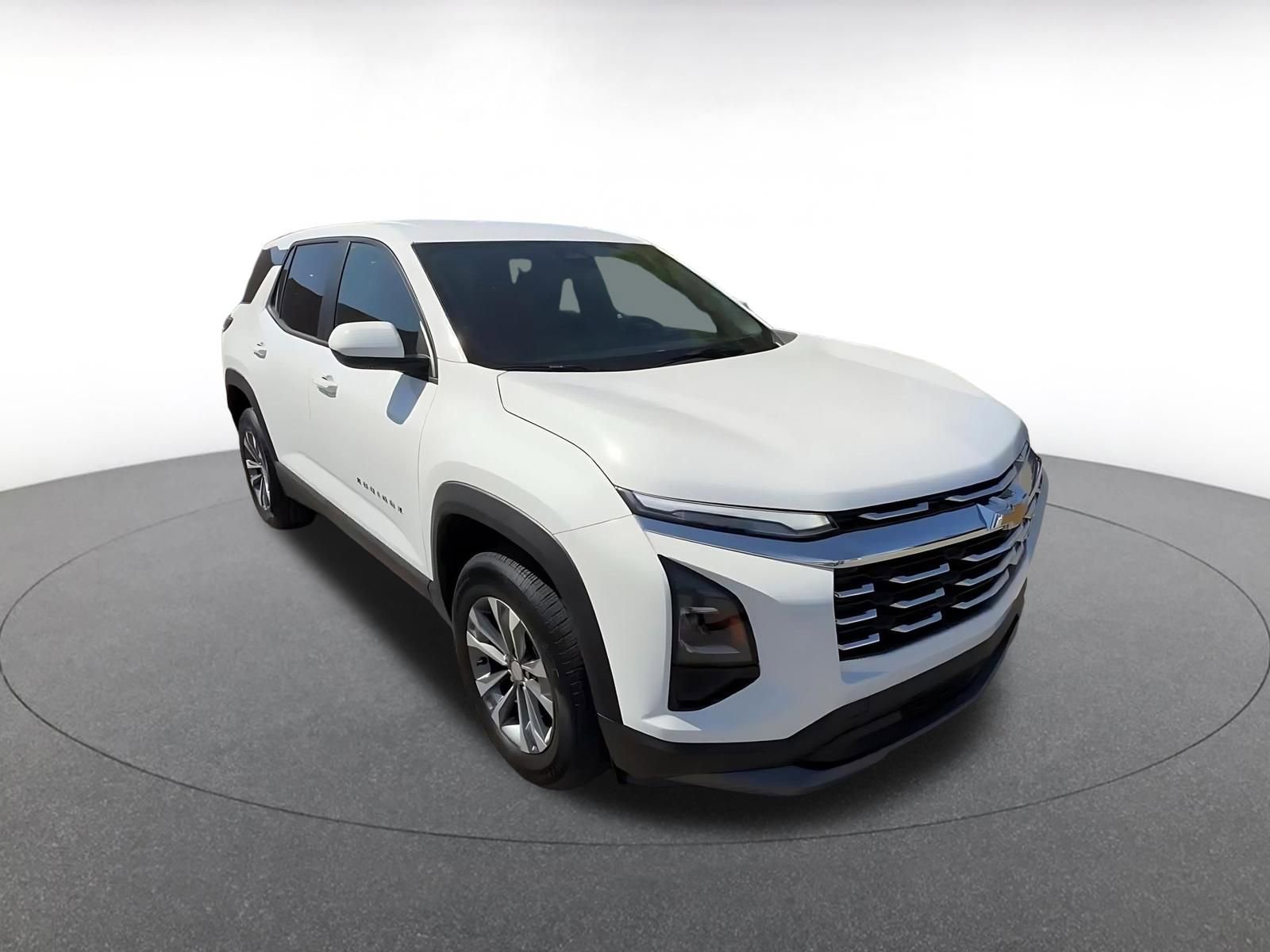Used 2025 Chevrolet Equinox LT FWD image 2