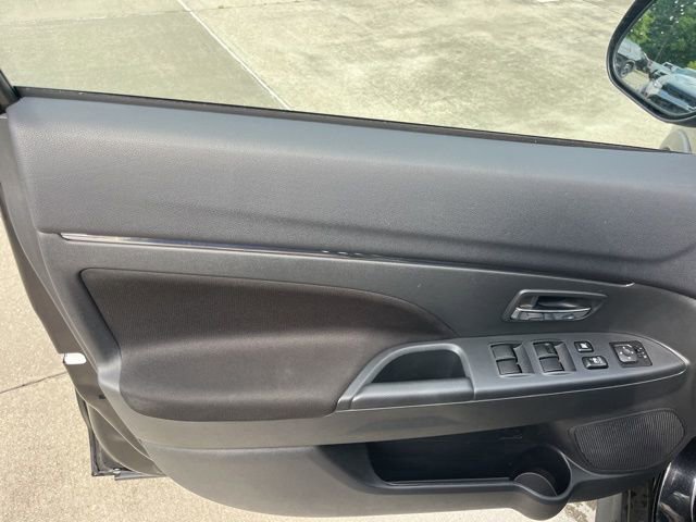 Used 2025 Mitsubishi Outlander Sport LE AWD/4WD image 14
