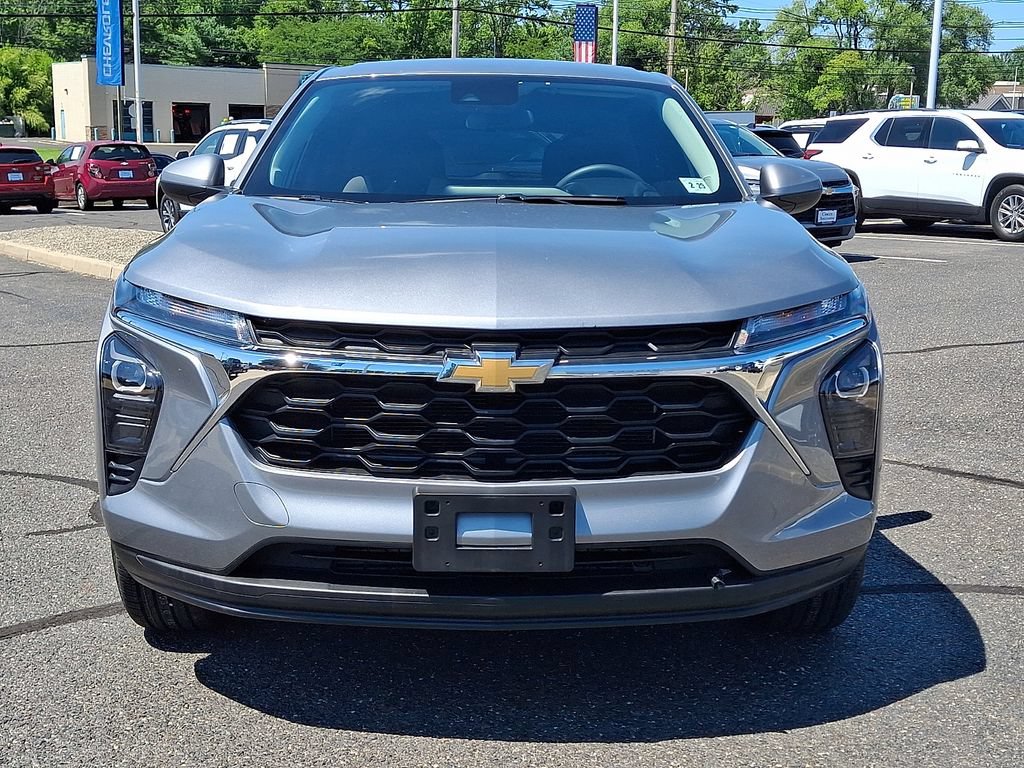 Used 2024 Chevrolet Trax LS w/ LS Convenience Package FWD image 5