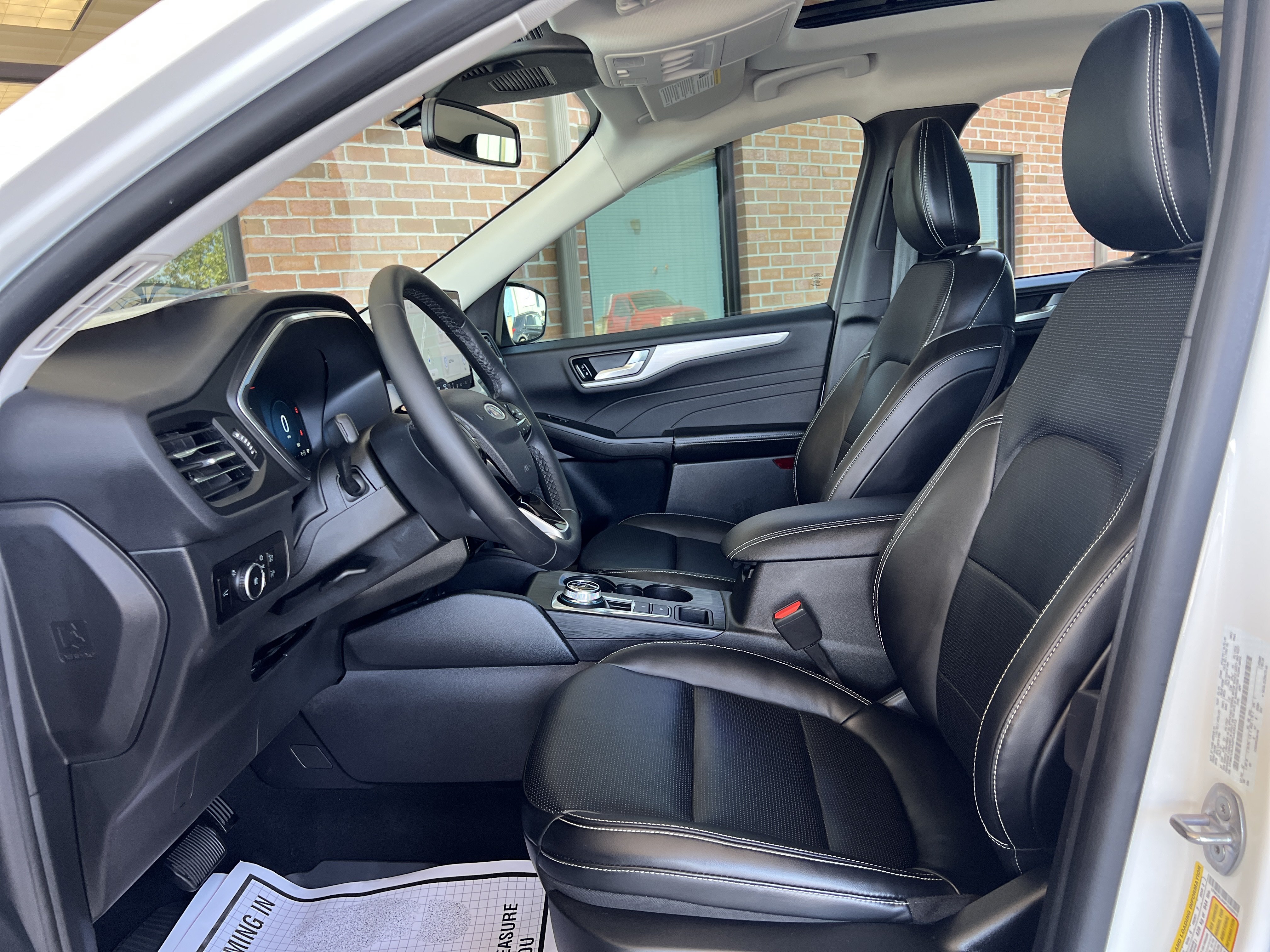 Used 2023 Ford Escape Platinum AWD/4WD image 14