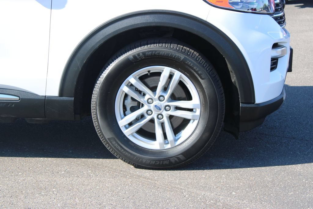 Used 2023 Ford Explorer XLT w/ Equipment Group 202A AWD/4WD image 12
