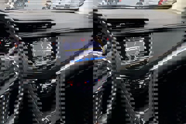 Used 2018 Cadillac XT5 Luxury w/ Driver Awareness Package image 5