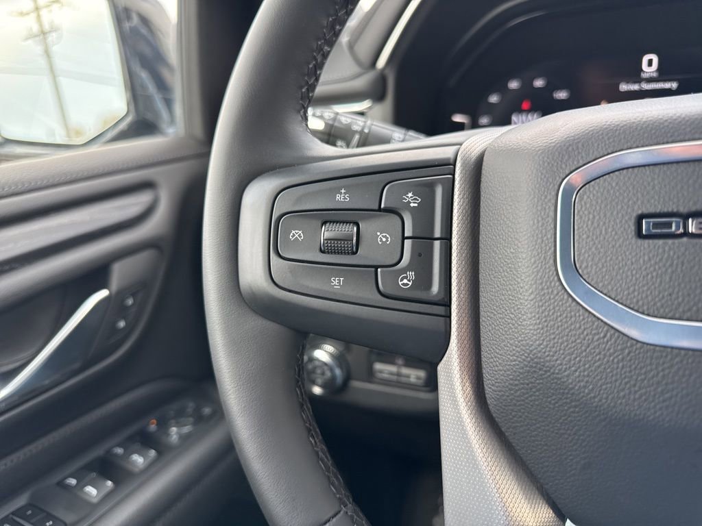 Used 2024 GMC Yukon XL Denali image 16