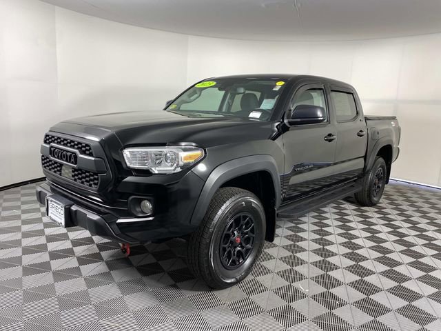 Used 2023 Toyota Tacoma SR5 w/ SX Package image 4