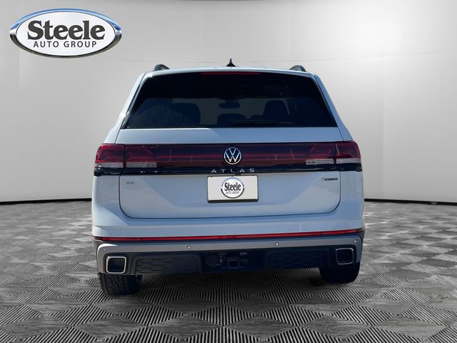 New 2025 Volkswagen Atlas Peak Edition SE image 4