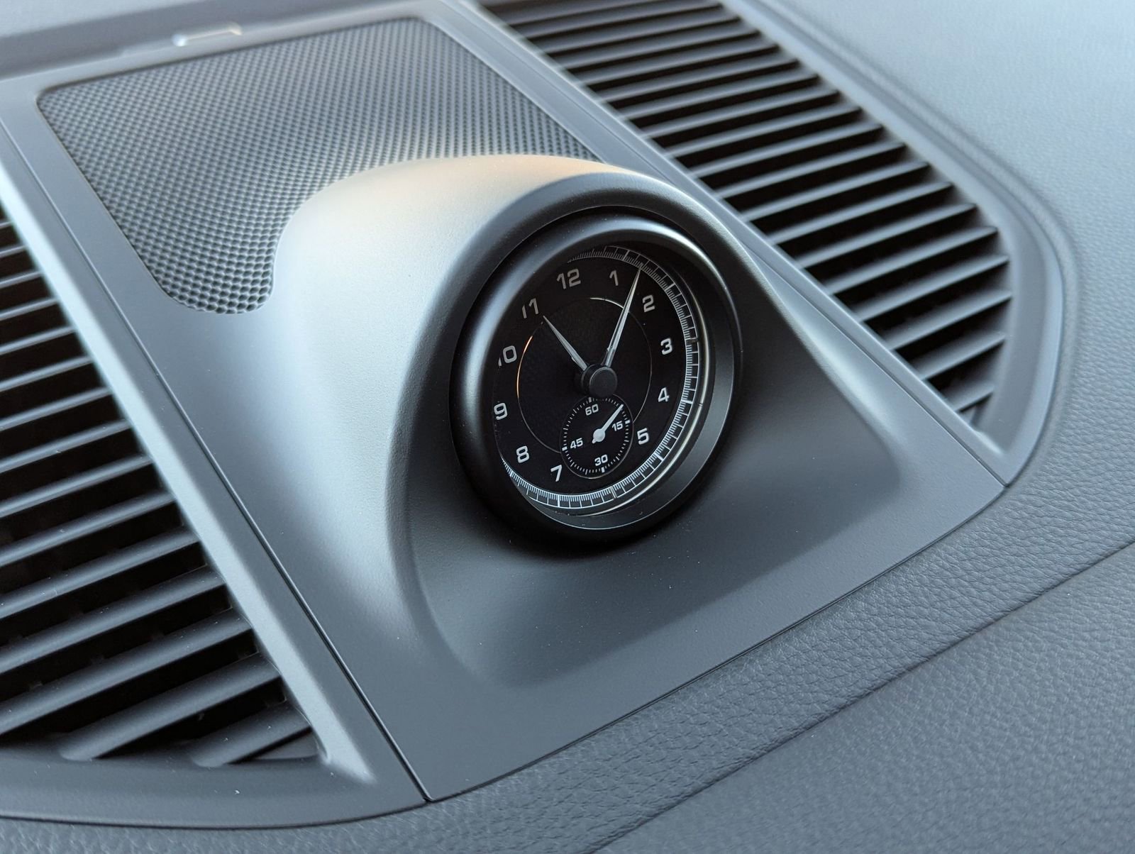 Certified 2025 Porsche Macan image 22