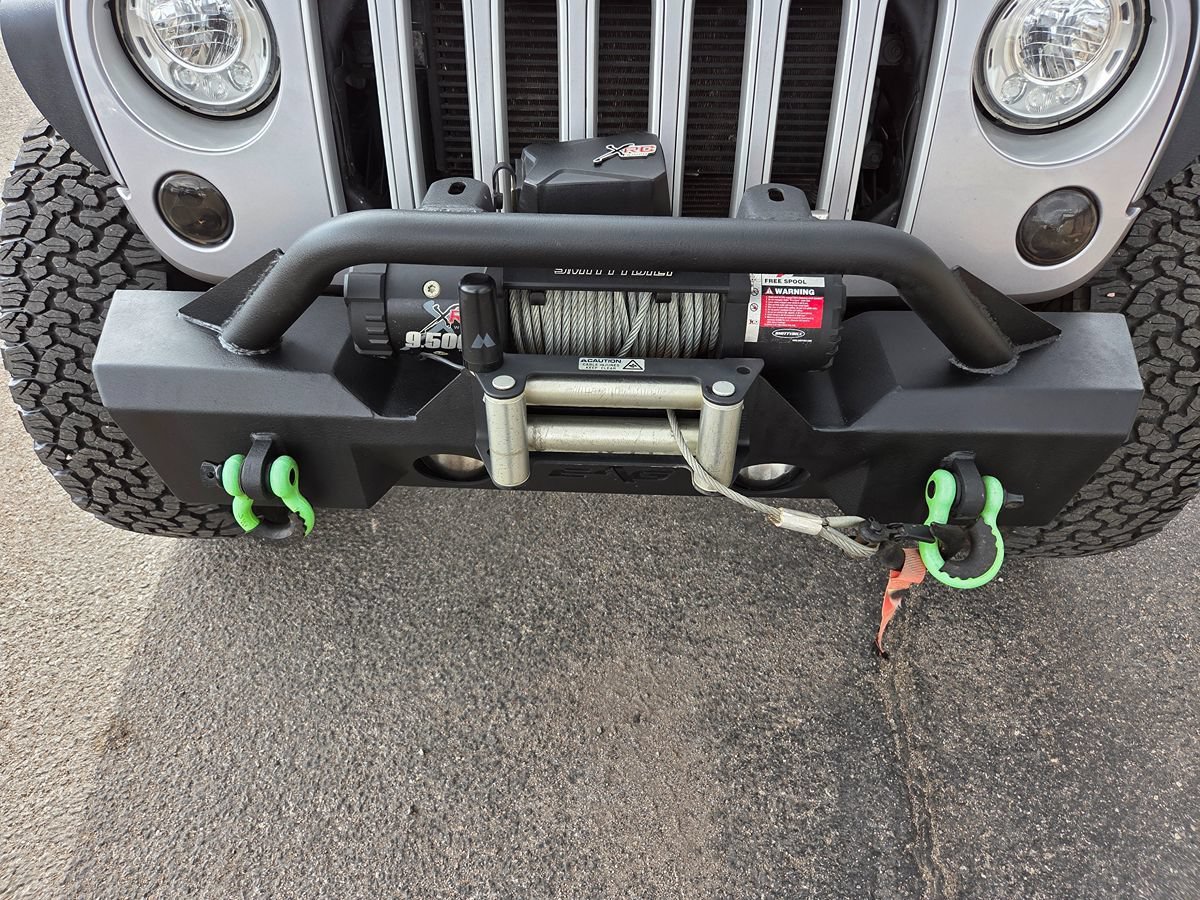 Used 2018 Jeep Wrangler Unlimited Sahara w/ Connectivity Group AWD/4WD image 29