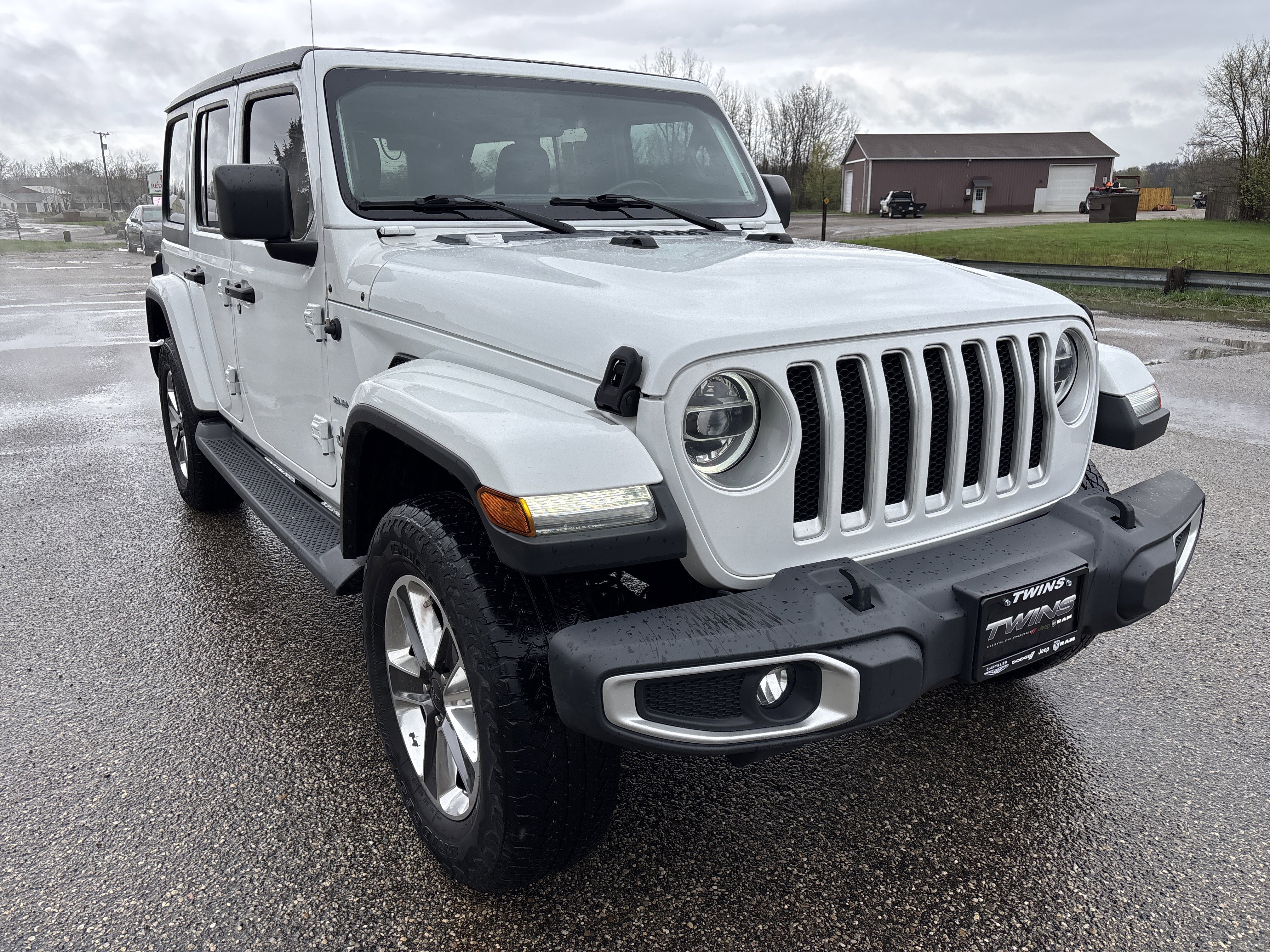 Used 2020 Jeep Wrangler Unlimited Sahara w/ Dual Top Group AWD/4WD image 1