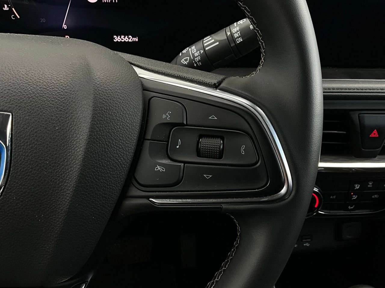 Used 2025 Buick Encore GX Preferred image 32