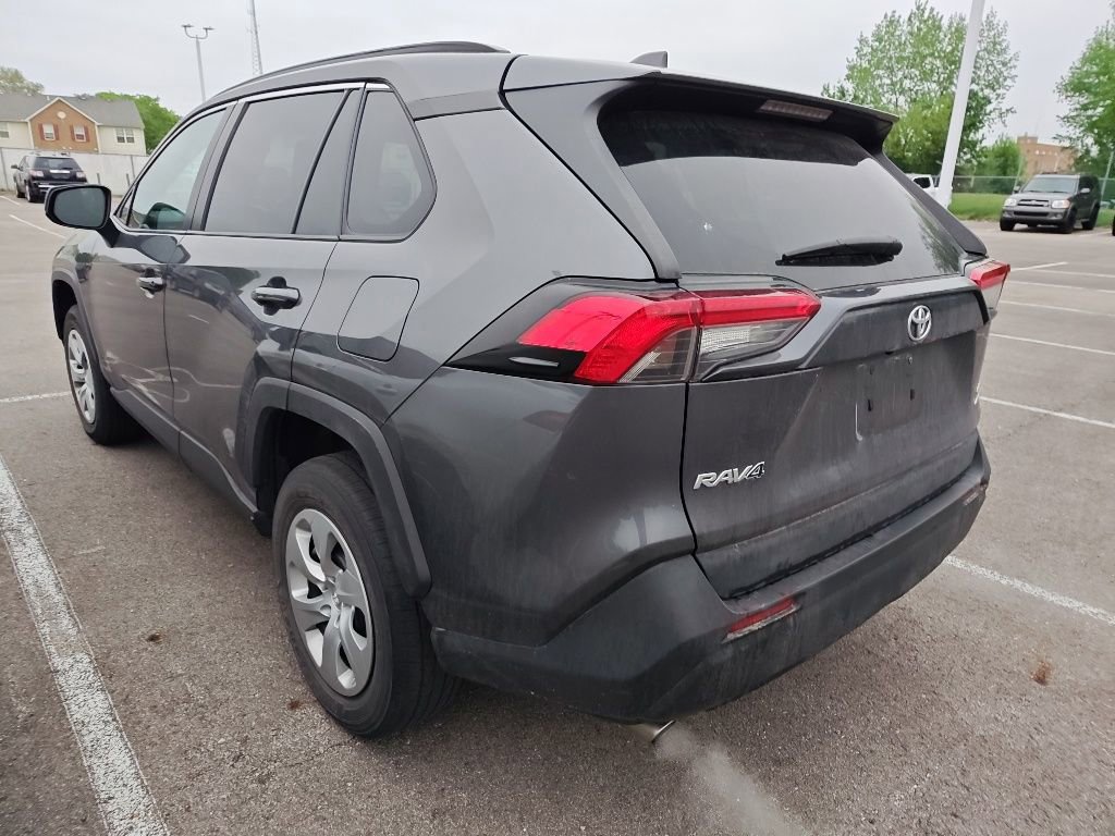 Used 2021 Toyota RAV4 LE AWD/4WD image 4