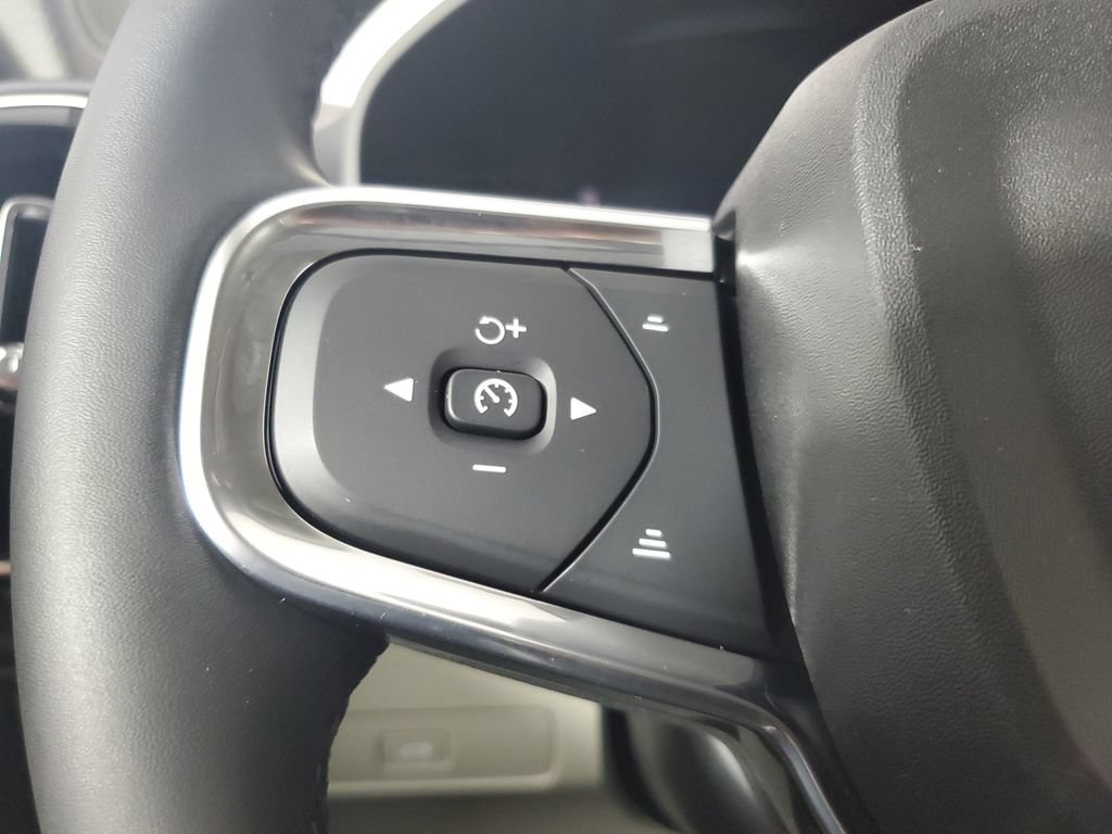 Used 2025 Volvo XC40 B5 Plus AWD/4WD image 27