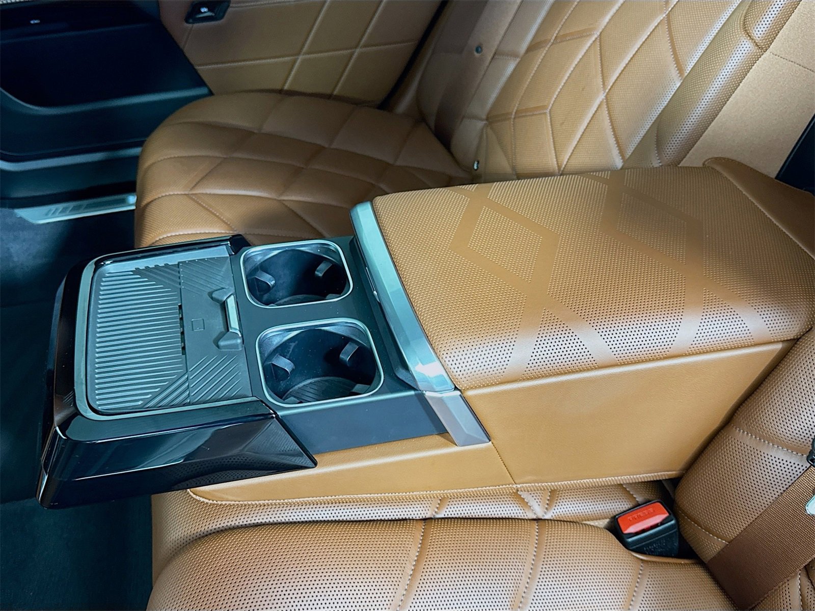 Used 2023 BMW 760i xDrive w/ Luxury Rear Seating Package image 25