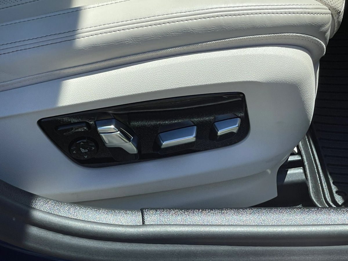 Used 2022 BMW 530e w/ Executive Package RWD image 22