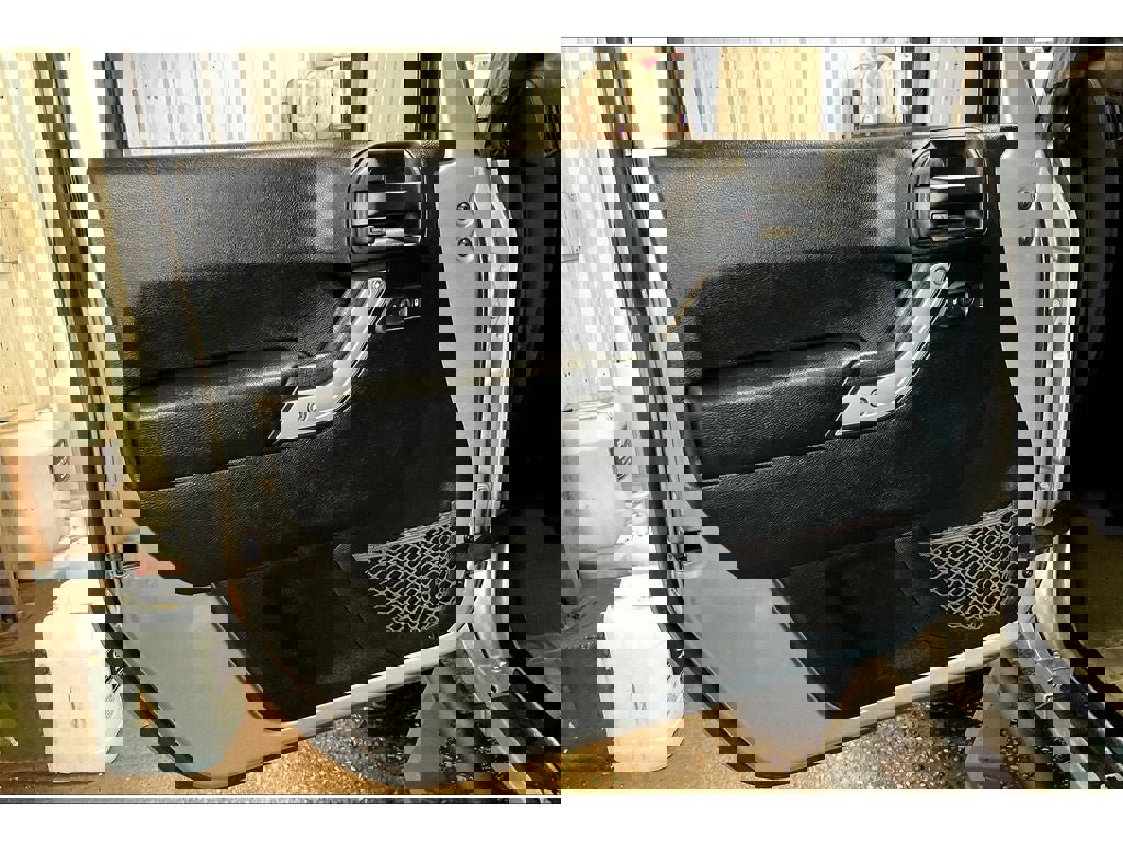 Used 2016 Jeep Wrangler Unlimited Sahara w/ Connectivity Group image 22