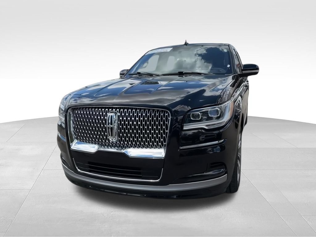 Used 2024 Lincoln Navigator Reserve AWD/4WD image 4