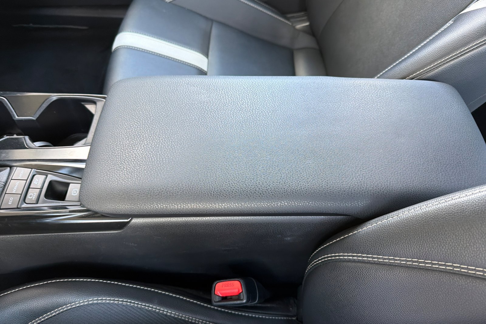 Used 2025 Toyota Camry SE FWD image 25