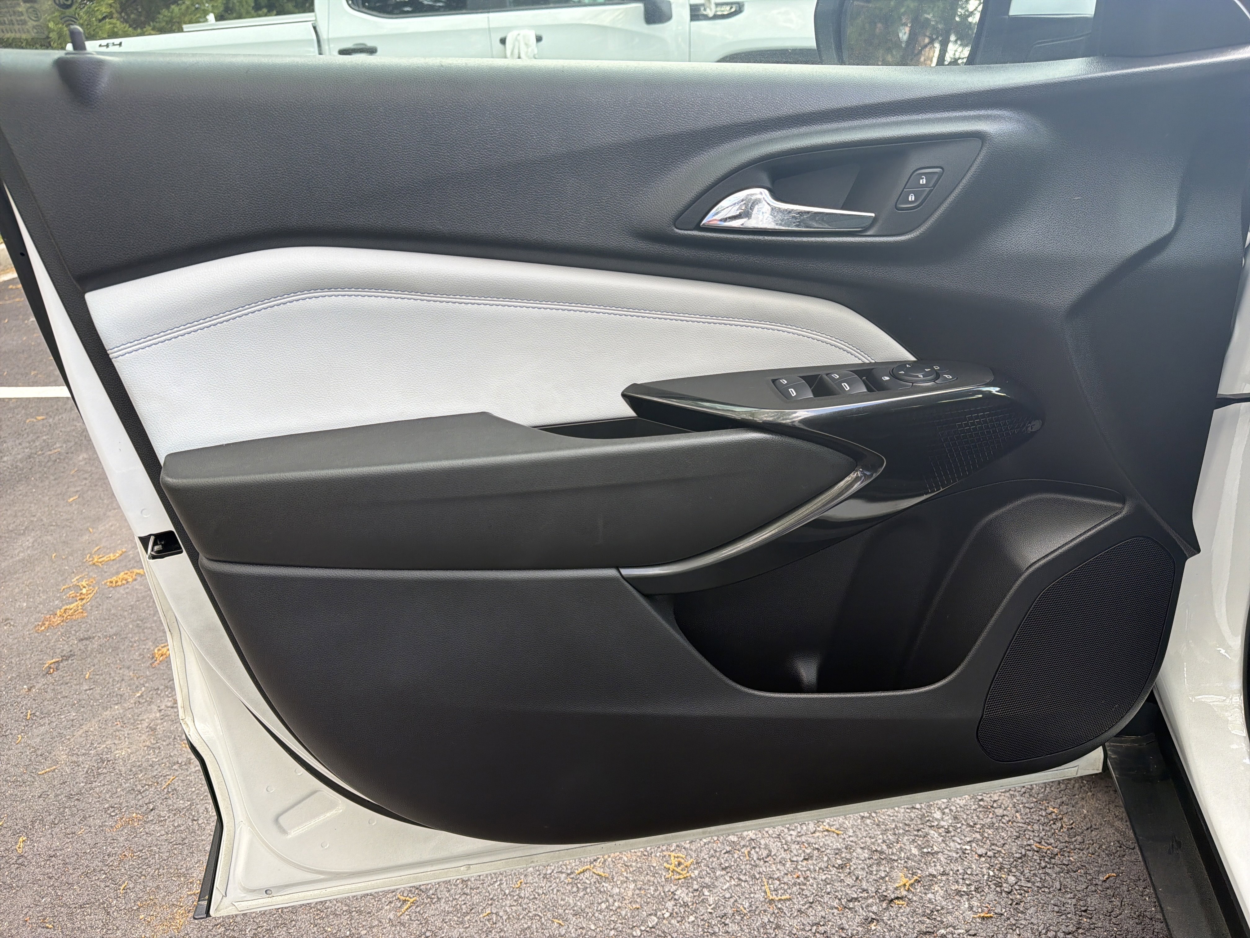 Used 2024 Chevrolet Trax LT image 14