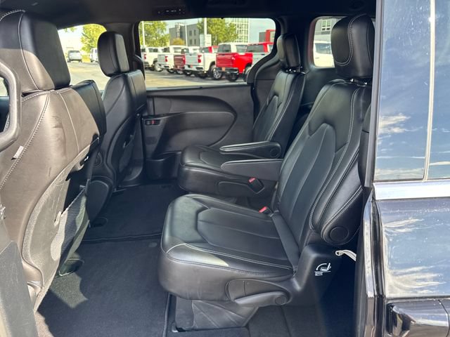 Used 2025 Chrysler Pacifica Select FWD image 24