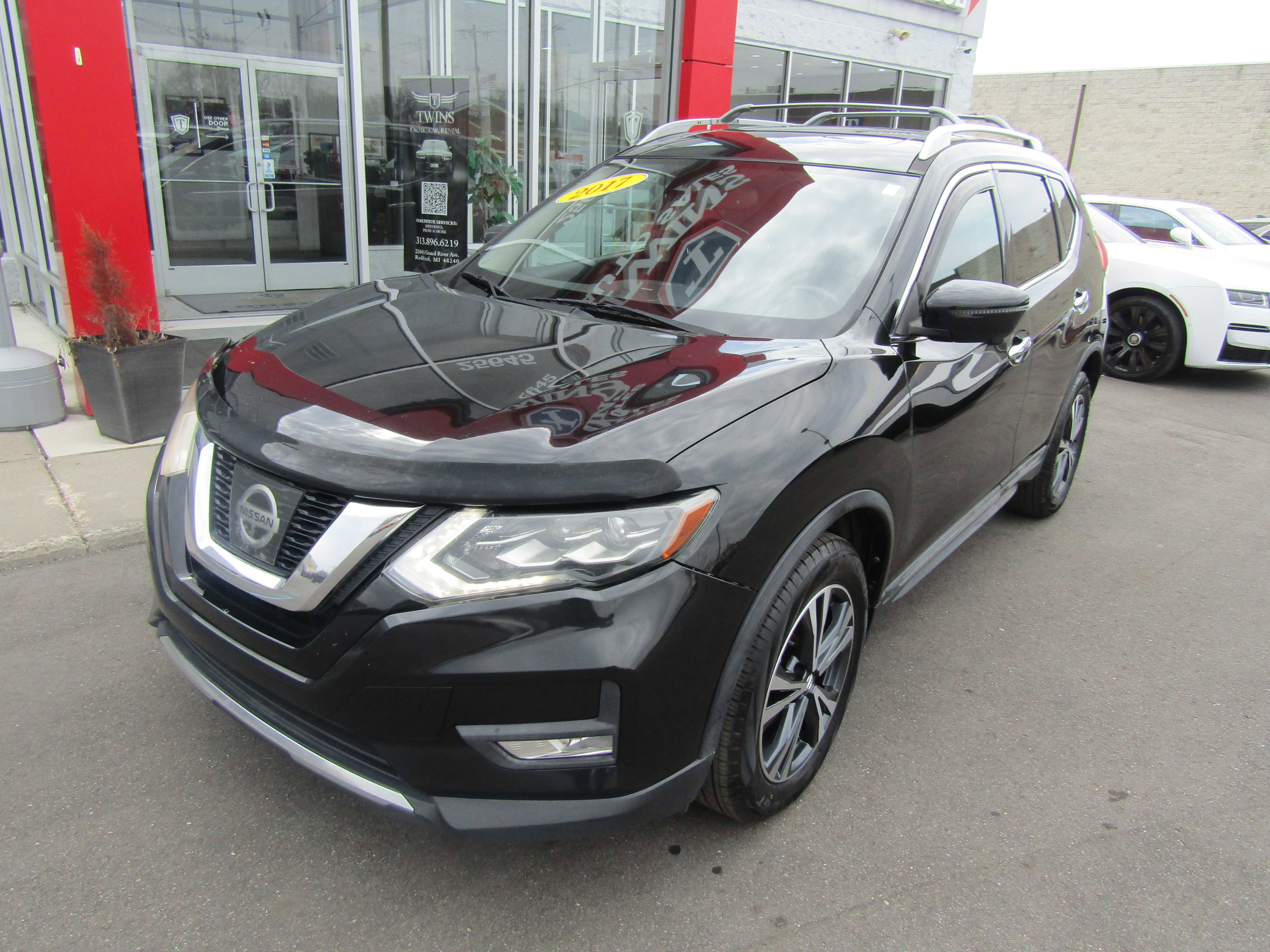 Used 2017 Nissan Rogue SL w/ SL Premium Package AWD/4WD image 2