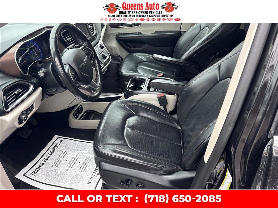 Used 2019 Chrysler Pacifica Touring-L image 10